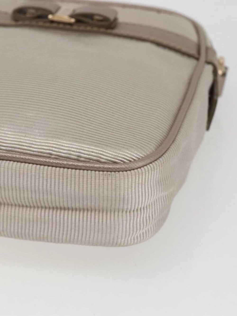Salvatore Ferragamo Vala Shoulder Bag Nylon Beige Gold Auth 159964 - Picture 10 of 16